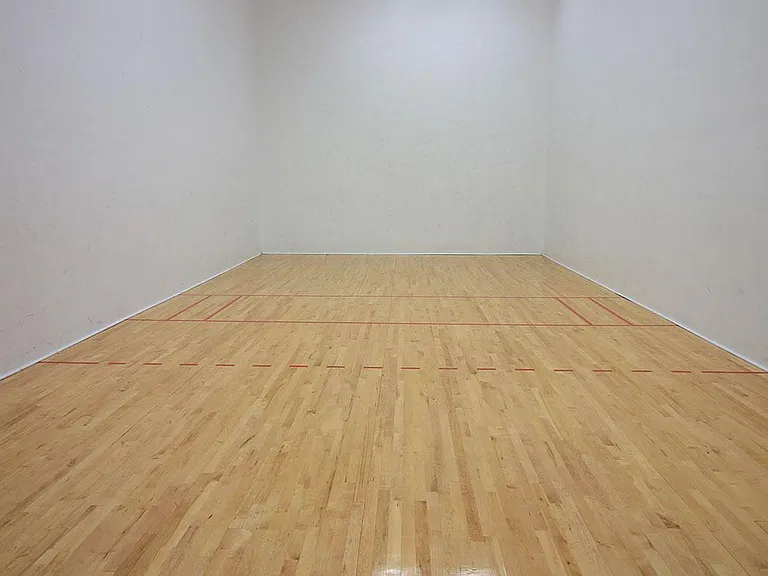 Community amenities : racquet club and gym