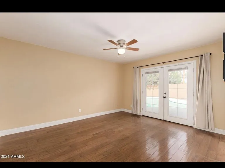 2432 W Dailey St — Photo 11