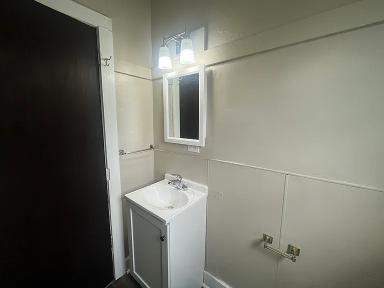 Studio, $825 — Photo 7