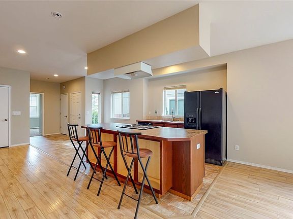 4th image of 20623 5th Avenue Ct E
