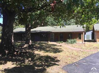 1158 N 1900th Rd, Lawrence, KS 66049