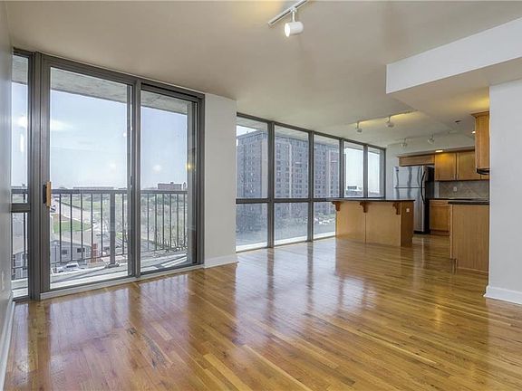 5th image of 600 E Admiral Blvd #904