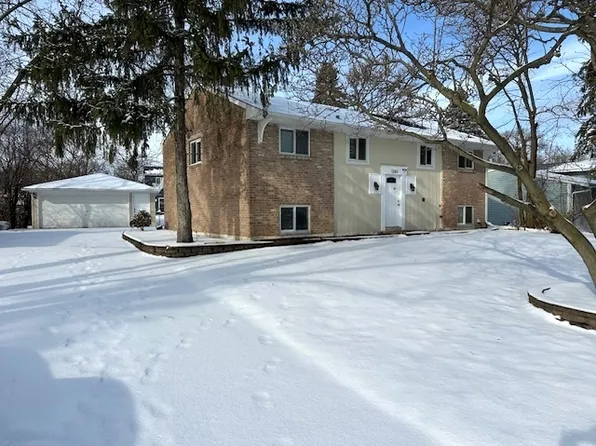 105 Vernon Dr, Bolingbrook, IL 60440