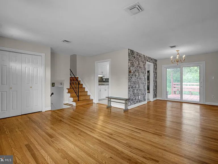 8905 Valley Forge Dr — Photo 7