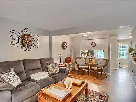 2nd image of 29 Meanor St
