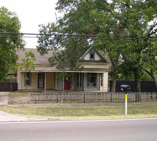 1st image of 213 W Jefferson St