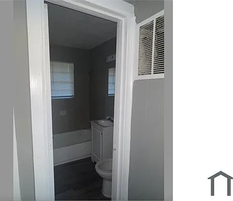 3 bed, $2,000 — Photo 1