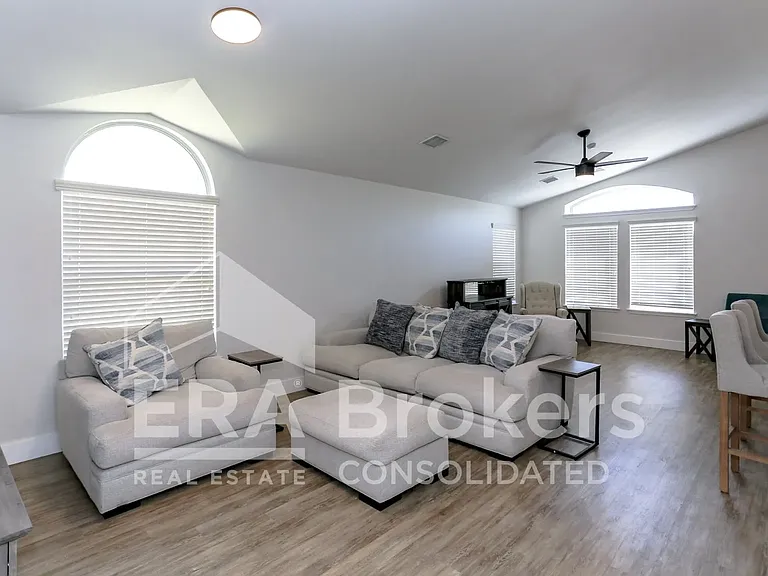 6110 Melanie Dr — Photo 16