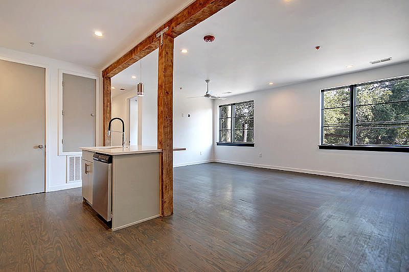 1st image of 2000 Reynolds Ave #204