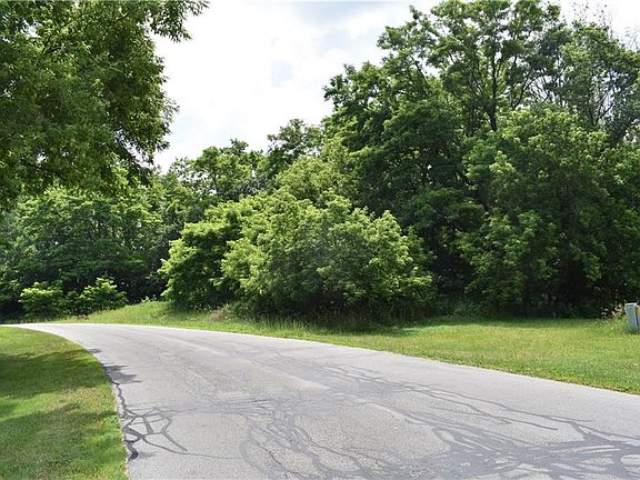 3rd image of 5 Twin Ponds Dr