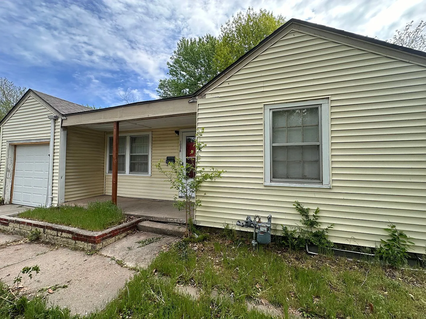 $950 - 2 bedroom/ 1 bathroom - Cozy Single Family Home Accepting Housing Vouchers — Photo 2