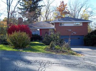 1700 Forestview Dr, Bethel Park, PA 15102