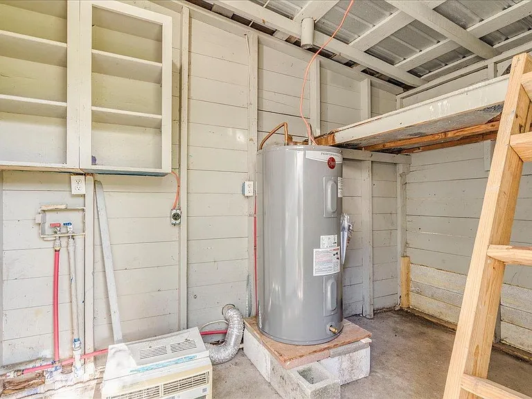208 W Lockhart St — Photo 16