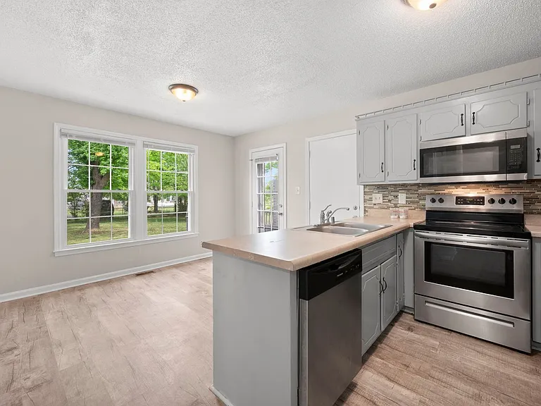 907 Desota Ln — Photo 10