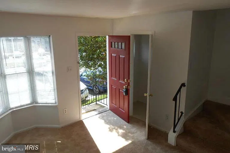 3 bed, 2.0 bath, 1497 sqft, $2,595 — Photo 3