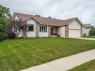 1701 Valley View Dr, Baraboo, WI 53913