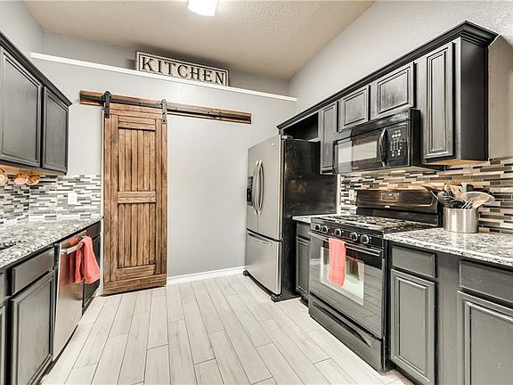 3rd image of 129 Bowie Dr