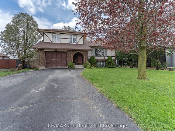 2nd image of 2 Cranberry Rd