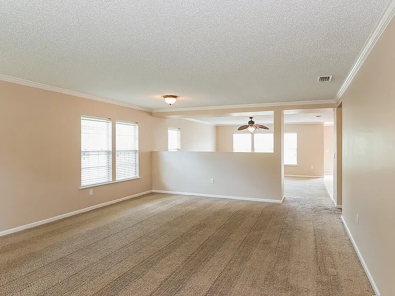1417 Heather Ct — Photo 4