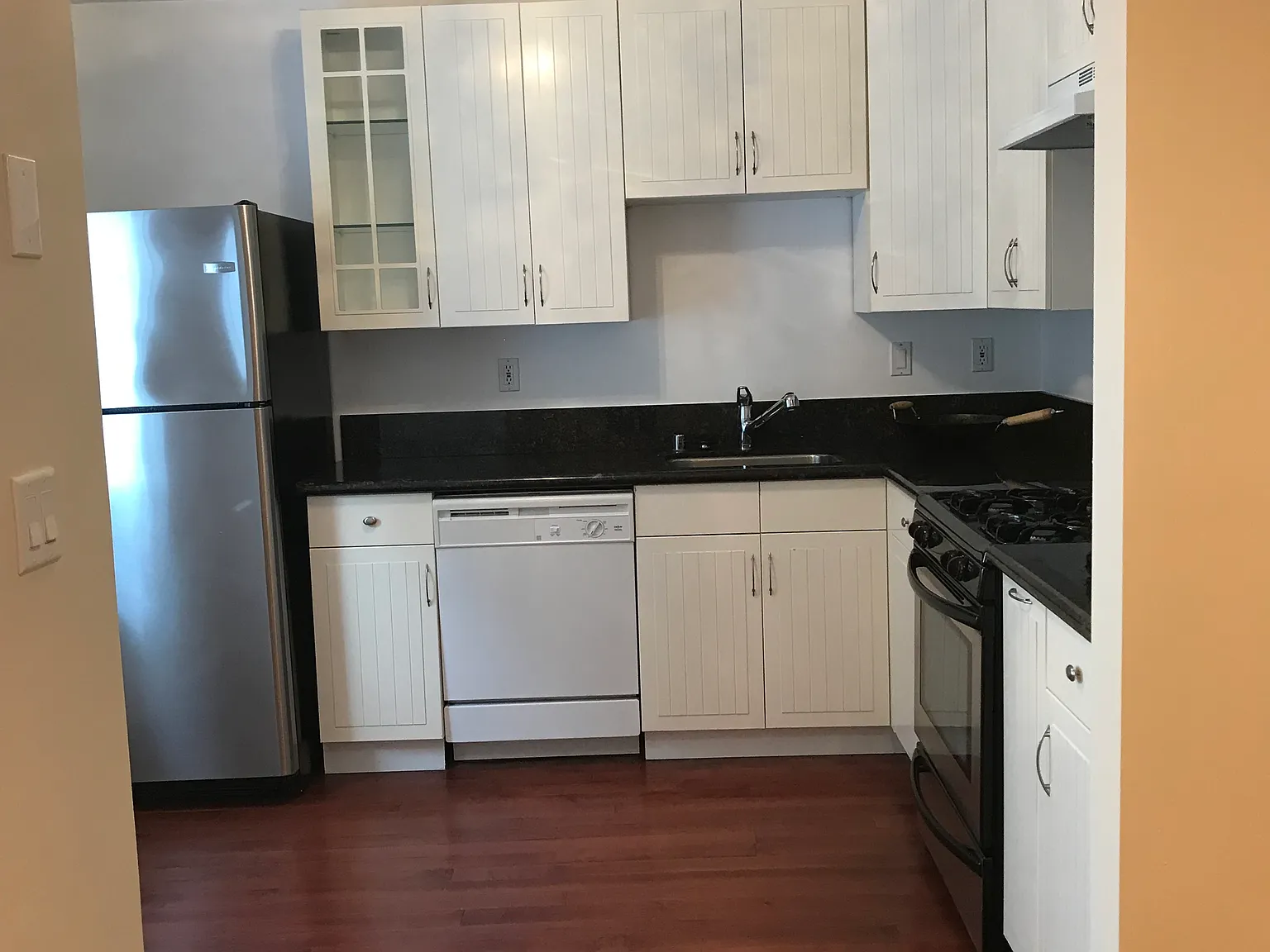 Studio, 600 sqft, $2,575 — Photo 3