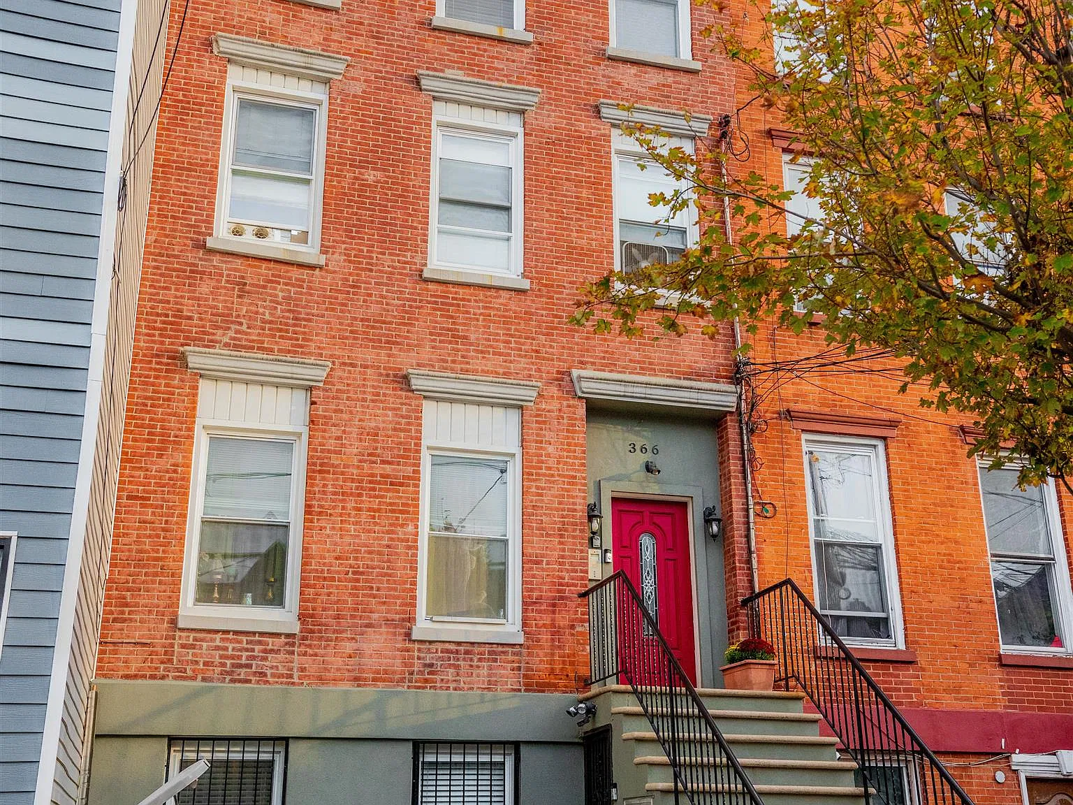 2 bed, 1.0 bath, 650 sqft, $2,300 — Photo 2