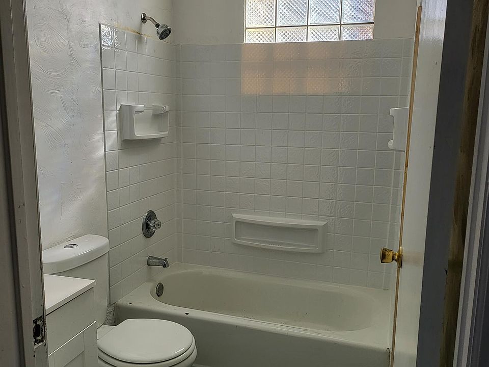 2nd image of 2437 Waterman Ave Floor 1