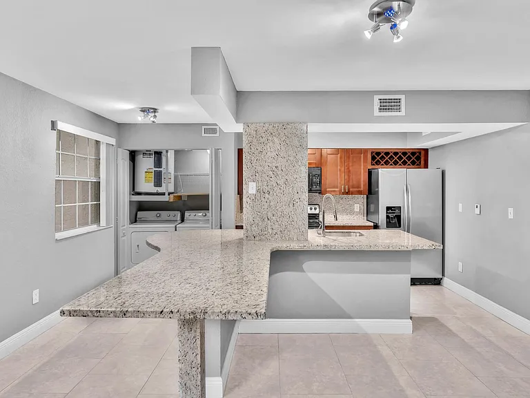 2881 N Oakland Forest Dr #105 — Photo 7