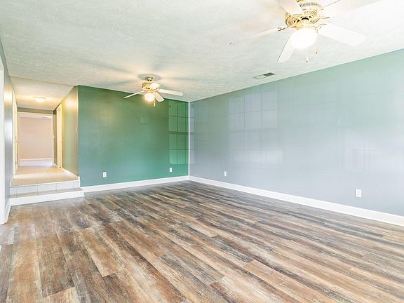 5th image of 909 W Idlewild Dr