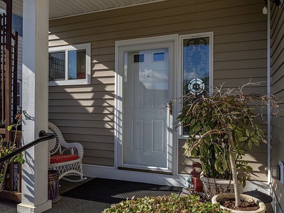 3rd image of 521 Yauger Way NW