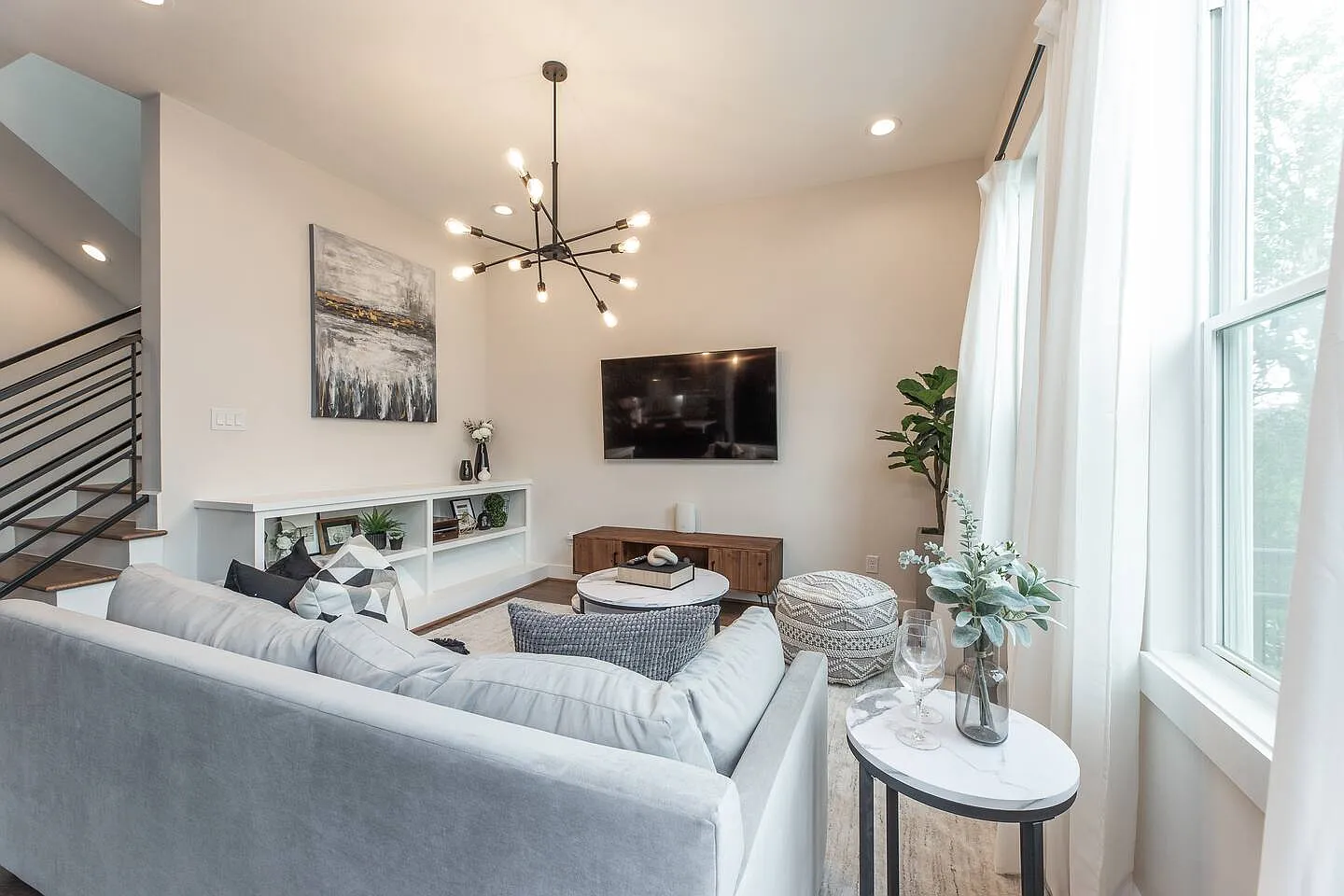 4 bed, 3.5 bath, 2005 sqft, $8,000 — Photo 4