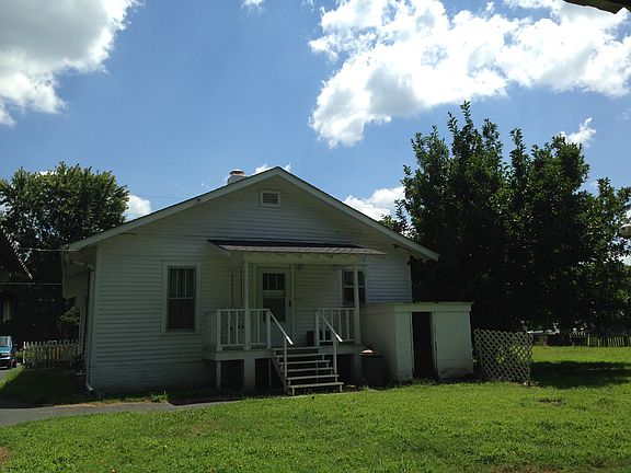 Covered back porch w/swing
