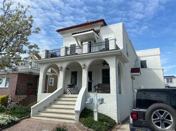 365 W Fulton St, Long Beach, NY 11561