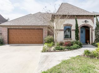 114 Golden Cypress Dr, Youngsville, LA 70592