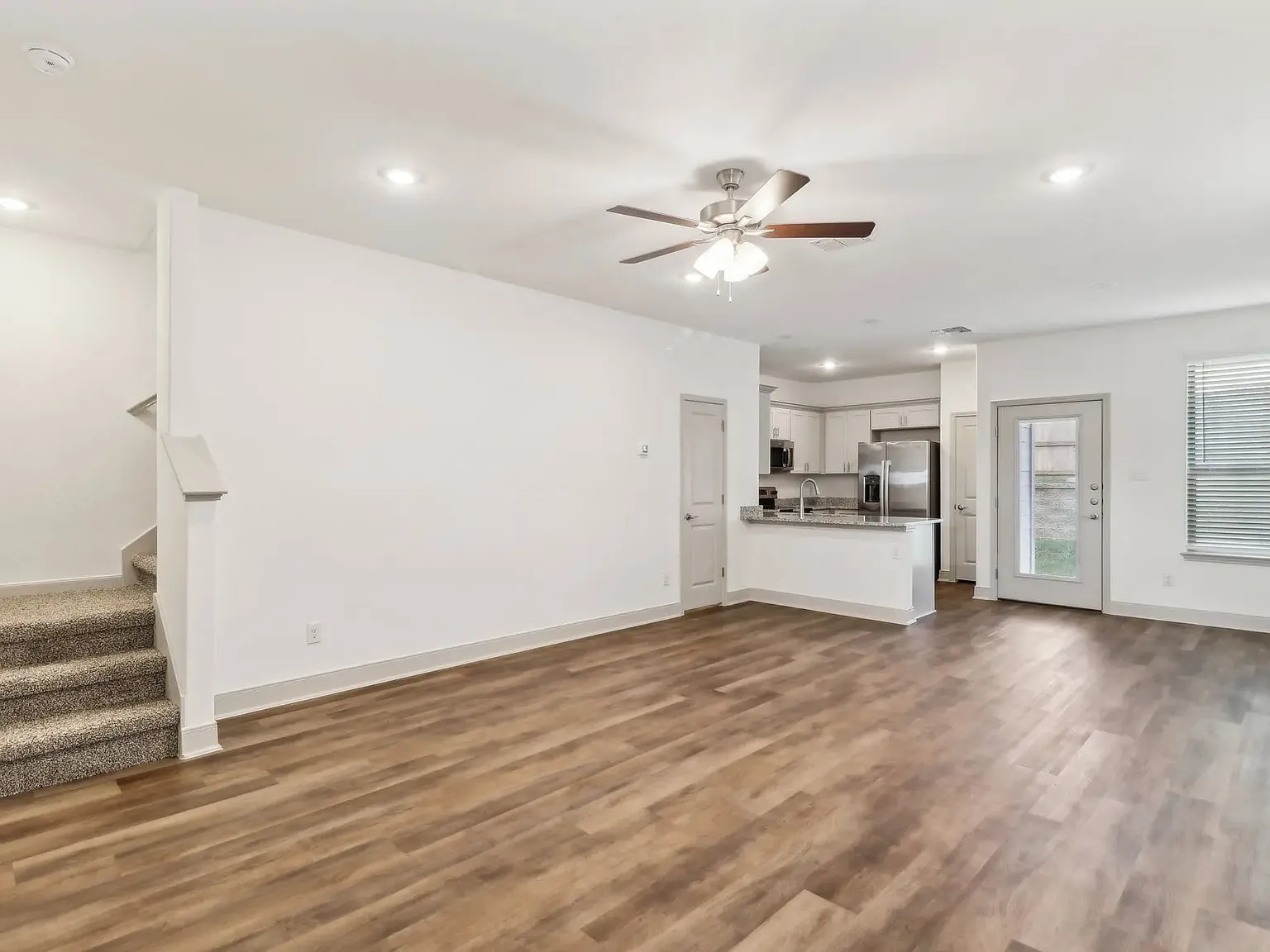 2 bed, 1100 sqft, $1,500 — Photo 2