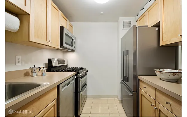 Sold by Douglas Elliman | media 17