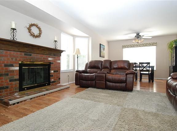 4th image of 332 Valparaiso Ct
