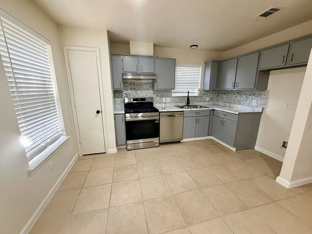 3 bed, 2.0 bath, 1192 sqft, $1,850 — Photo 3