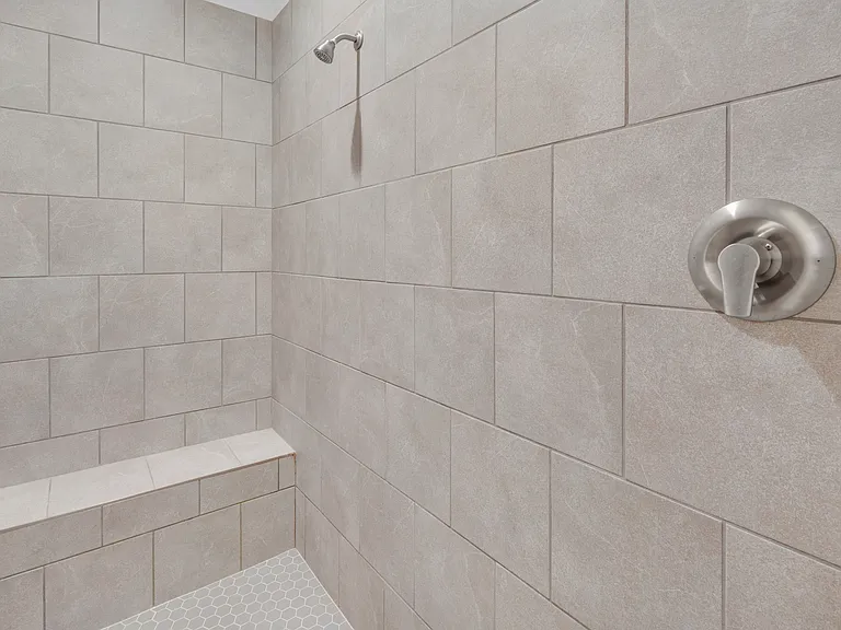 2402 Retreat Cir — Photo 19