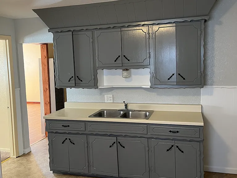 312 W 9th St — Photo 6
