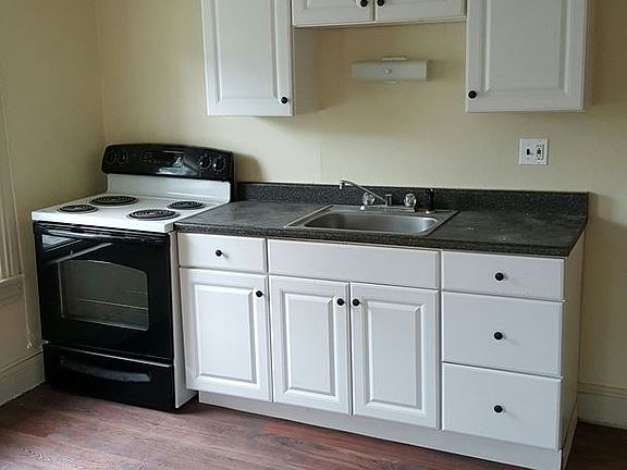 2nd image of 380 E Chestnut St #2