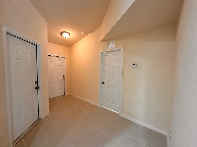 1136 SE 9th Ct — Photo 6