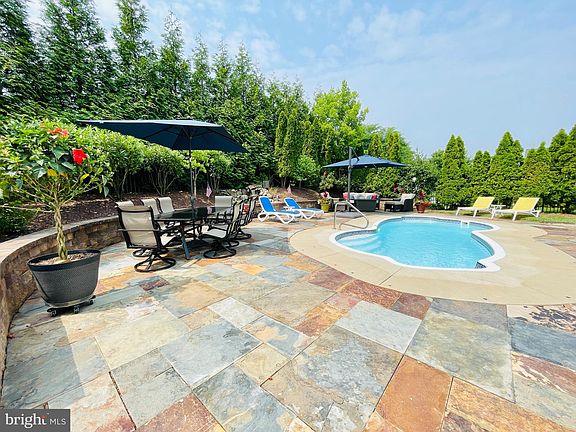 5th image of 23 Palisades Dr