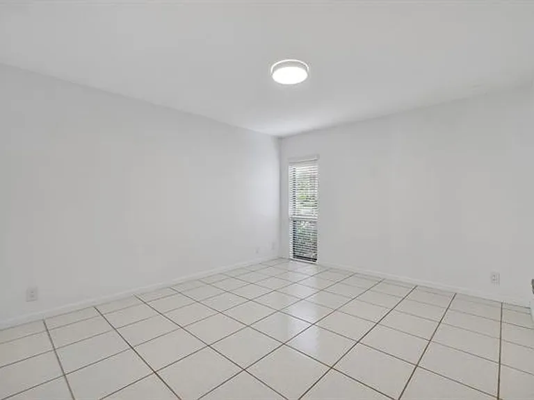 9717 N New River Canal Rd #409 — Photo 35