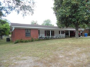 607 Colonial Dr, Athens, TX 75751