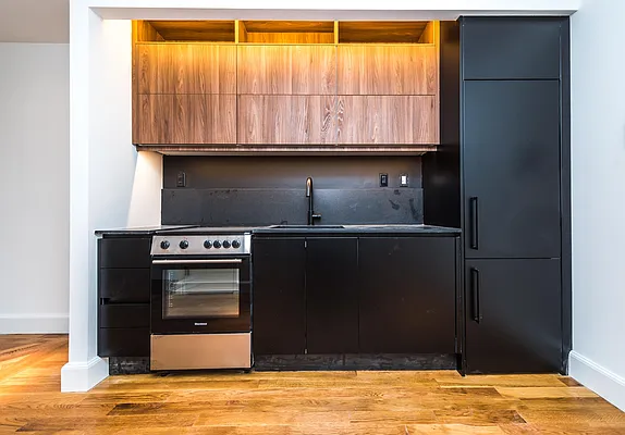 Rented by Nooklyn NYC LLC | media 18