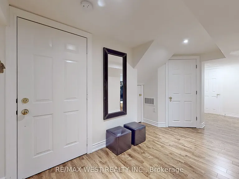 139 Ranee Ave #BASEMENT — Photo 27
