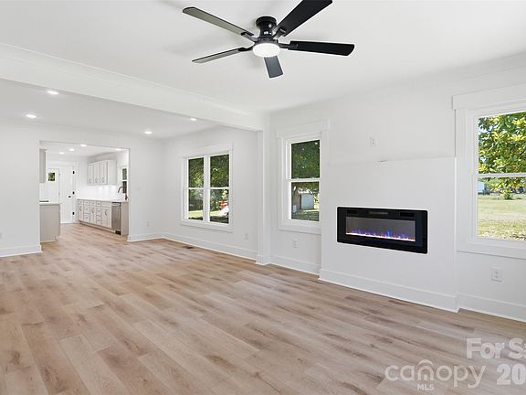 4th image of 3630 Reid Rd