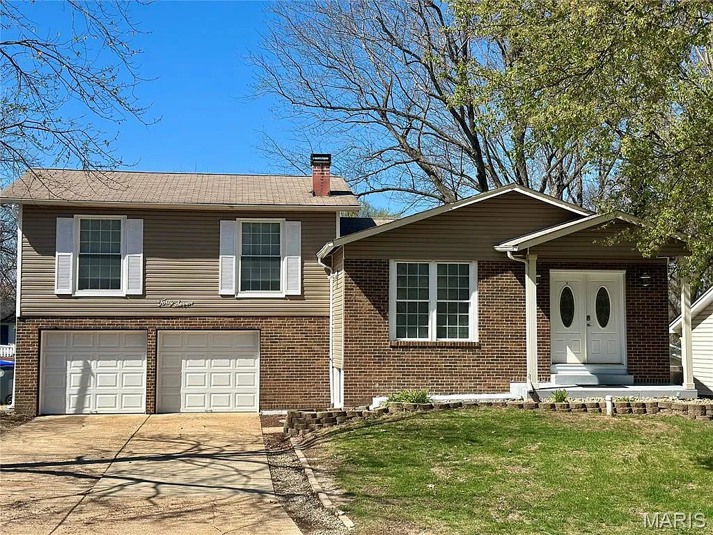 47 Julie Ln photo 1