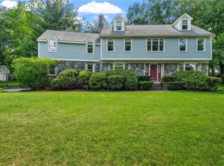 4 N Hereford Dr, Cumberland, RI 02864