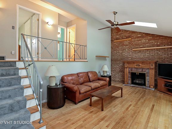 2nd image of 924 N Milwaukee Ave APT D